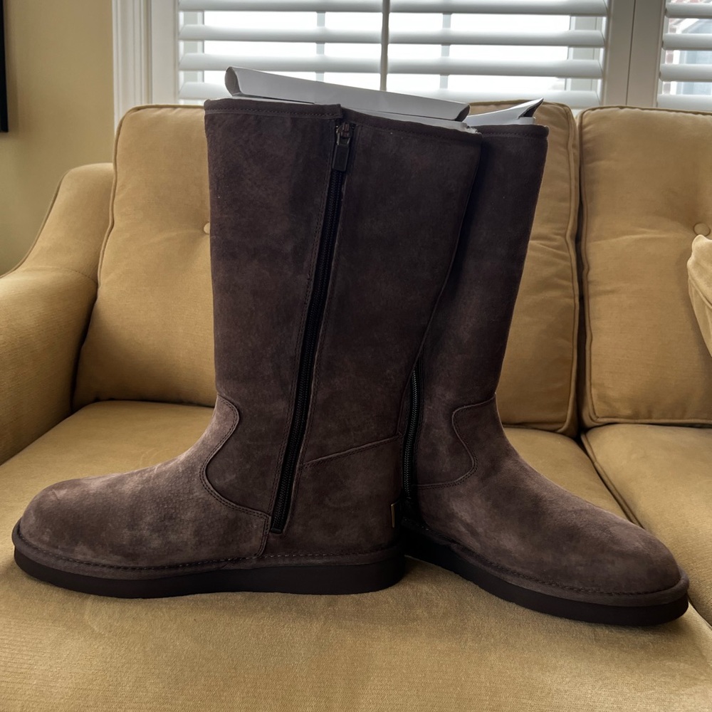 UGG AUSTRALIA, TALL SUMNER, CHOCOLATE BOOT W/ ZIPPER, BRAND NEW IN BOX, SIZE 9.